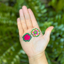 Load image into Gallery viewer, Beaded Summer Flower Earrings