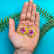 Load image into Gallery viewer, Summer Flower Earrings