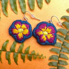 Load image into Gallery viewer, Summer Flower Earrings