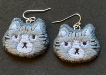 Load image into Gallery viewer, Cat earrings