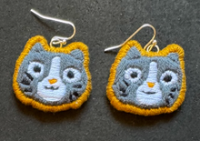 Load image into Gallery viewer, Cat earrings