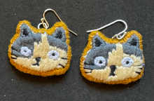 Load image into Gallery viewer, Cat earrings