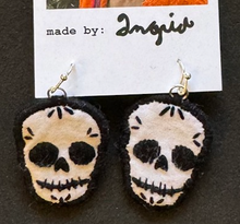 Load image into Gallery viewer, Skull earrings