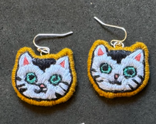 Load image into Gallery viewer, Cat earrings
