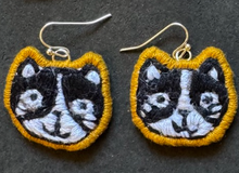 Load image into Gallery viewer, Cat earrings