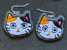 Load image into Gallery viewer, Cat earrings
